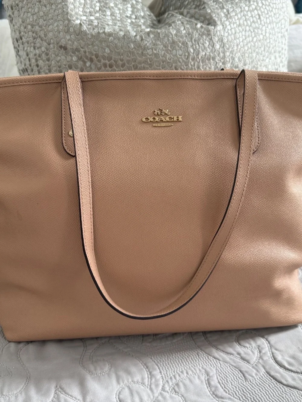 Coach Large City Tote in Blush, Excellent Used Condition - Picture 12 of 15